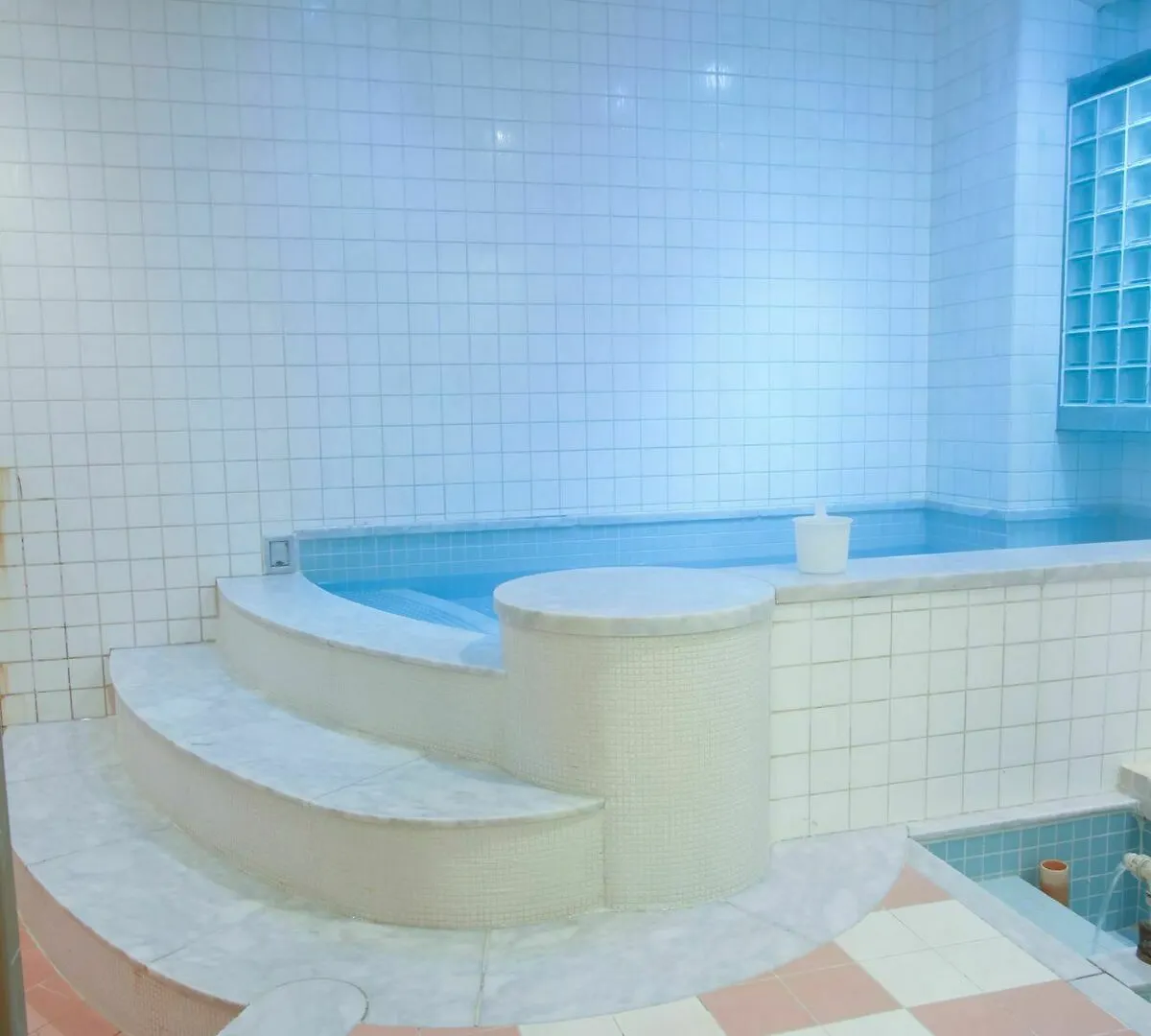 Capsule Inn Osaka - Caters To Men