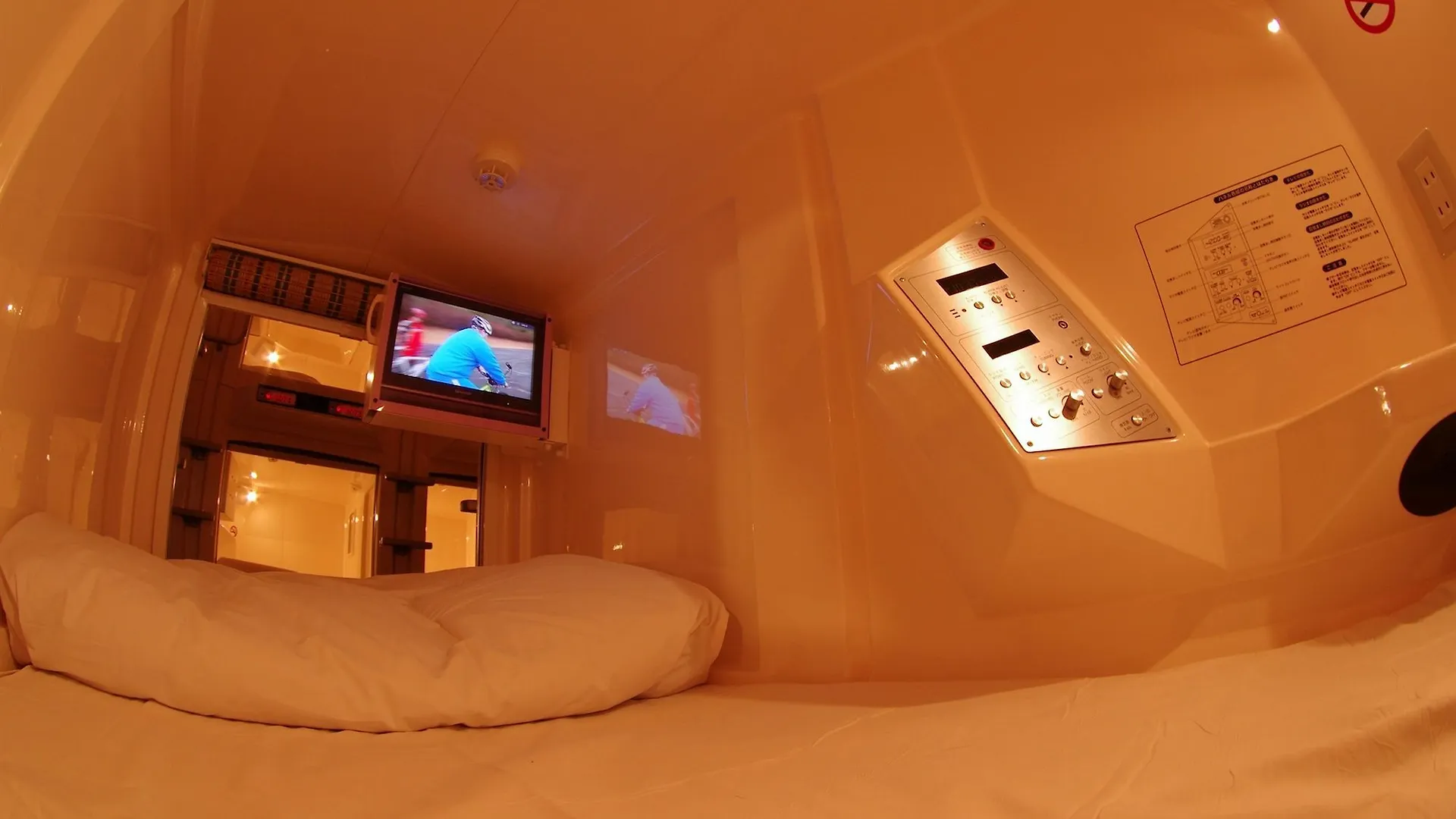 Capsule Inn Osaka - Caters To Men Hotel