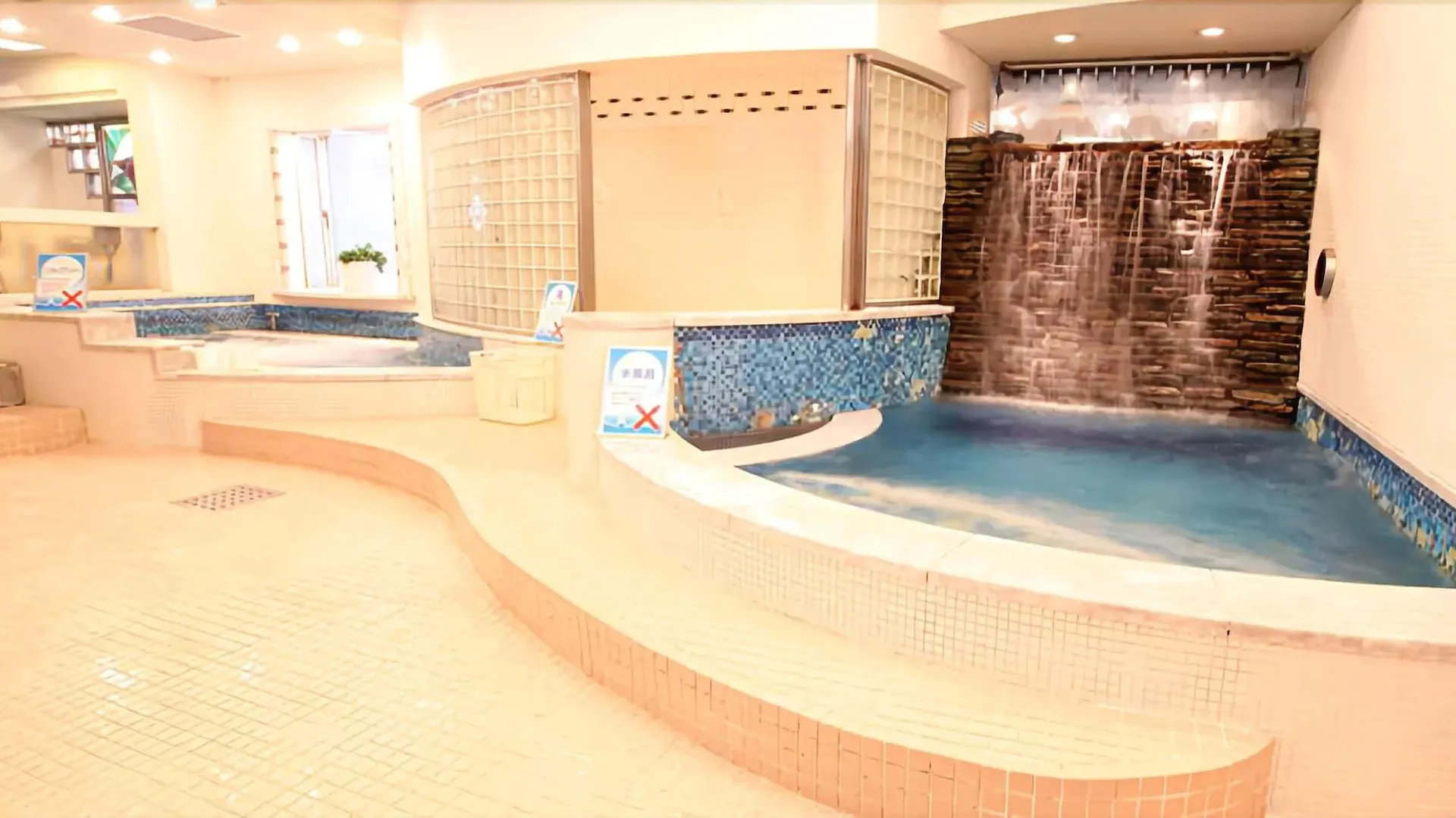 Capsule Inn Osaka - Caters To Men 2*,
