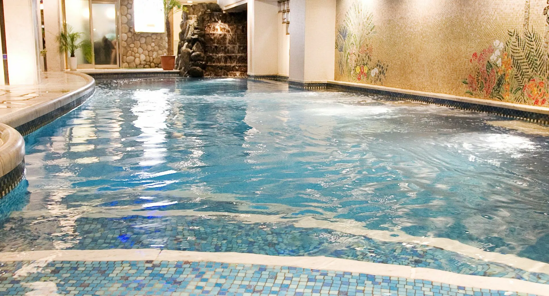 Hotel Capsule Inn Osaka - Caters To Men